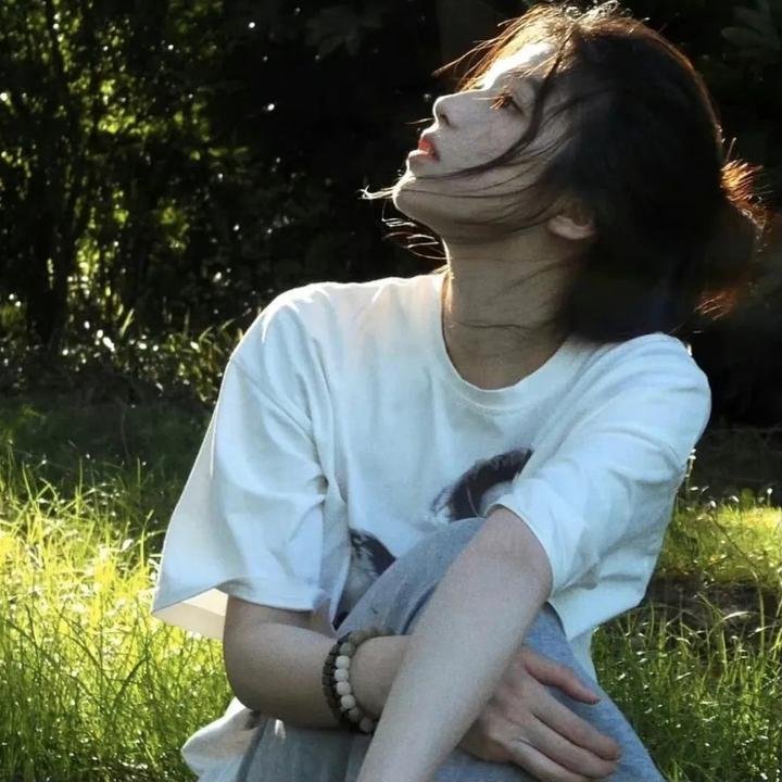 圆月迷离花